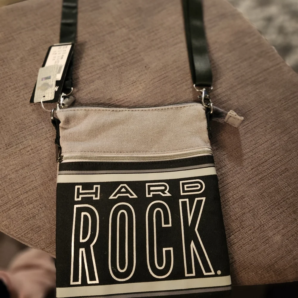 HARD ROCK CAFE CROSSOVER - Picture 1 of 6